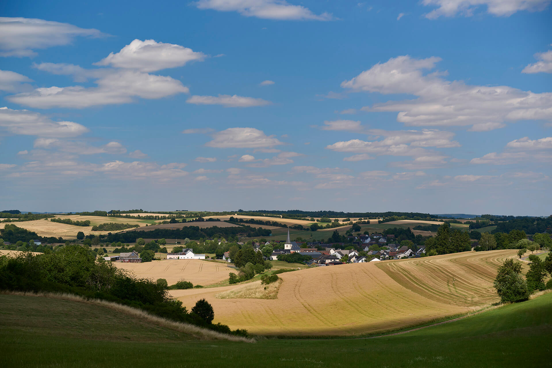 Panoramablick auf die Ortsgemeinde Strohn in der Vulkaneifel