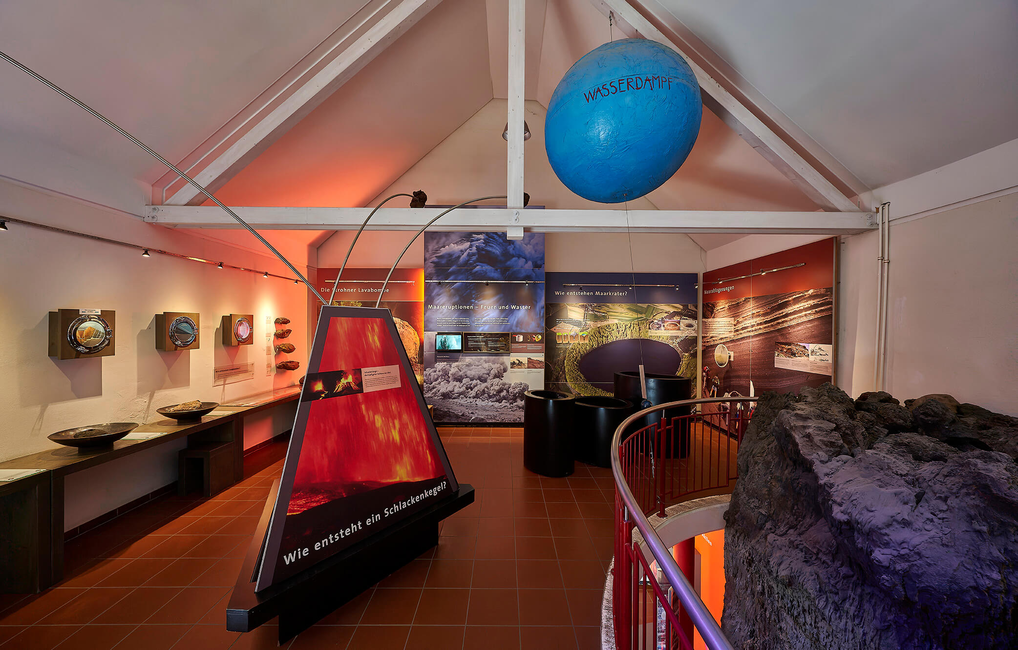 Ausstellung zur Entstehung von Vulkanen und Maaren im Vulkanhaus Strohn